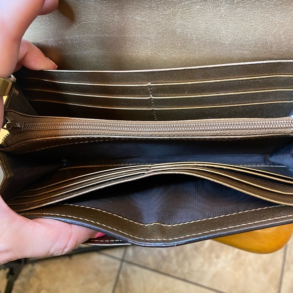 LAST CHANCE!🎉Gucci Metallic Long Patent Leather Wallet Gold Heart - Picture 6 of 8